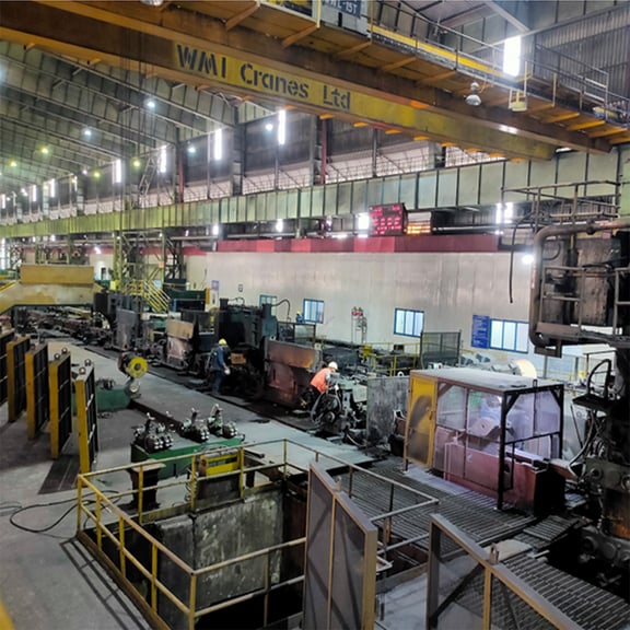 Fotografie aus dem JSW Stahlwerk in Indien